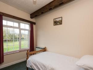 A bed or beds in a room at Parsonage Farm 
