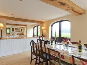 A restaurant or other place to eat at The Stables At Southfield House 