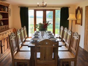 A restaurant or other place to eat at Heckingham Manor 