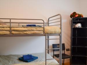 A bunk bed or bunk beds in a room at Yachtsman'S Rest 