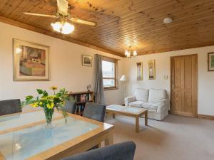 A seating area at Hadrians Garden Cottage 