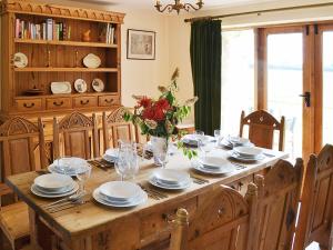 A restaurant or other place to eat at Heckingham Manor 