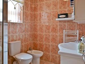 A bathroom at Golden Mile Apartment 