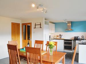 A kitchen or kitchenette at Forester'S Croft 
