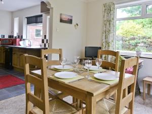 A restaurant or other place to eat at Glengarth 