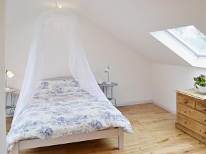 A bed or beds in a room at Puddle Barn 
