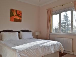 A bed or beds in a room at Bishops Hill View 