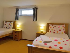 A bed or beds in a room at Wychwood 