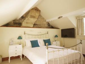 A bed or beds in a room at North Ings 