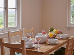 A restaurant or other place to eat at Park Lodge 