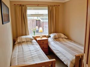 A bed or beds in a room at Sand Martin 