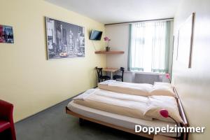 Voodi või voodid majutusasutuse Hotel & Backpackers Zak Schaffhausen toas
