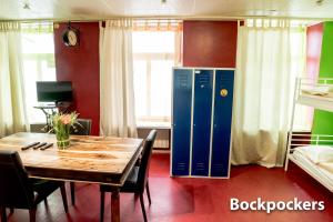 Televiisor ja/või meelelahutuskeskus majutusasutuses Hotel & Backpackers Zak Schaffhausen