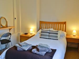 A bed or beds in a room at Hunny 