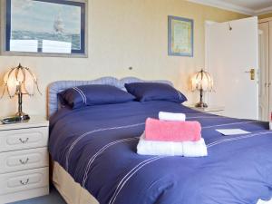 A bed or beds in a room at Sandy Ridge 