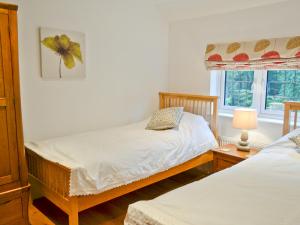 A bed or beds in a room at The Oaks 