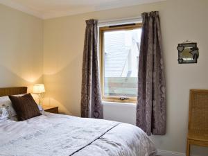 A bed or beds in a room at Ziggy'S Neuk 