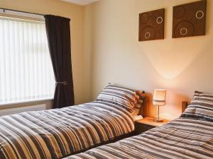 A bed or beds in a room at Beachway 