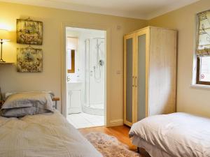 A bed or beds in a room at The Lodge 