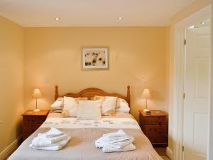 A bed or beds in a room at Ash 