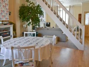 A restaurant or other place to eat at Ebb N Flo 