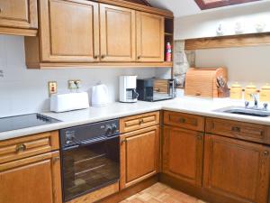 A kitchen or kitchenette at Waterwheel 