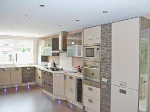 A kitchen or kitchenette at Wakearley 