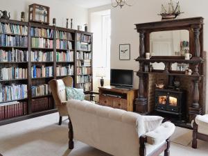 The library in the vacation home 