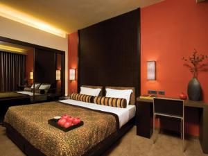 מיטה או מיטות בחדר ב-מלון דן בוטיק