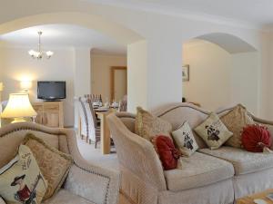 A seating area at Woodland View 