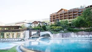 Bazén v ubytování Adler Spa Resort Balance nebo v jeho okolí + 37 fotografií