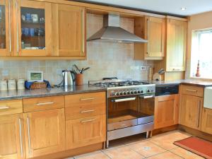 A kitchen or kitchenette at Upper Bunkers Hill Cottage 