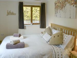 A bed or beds in a room at The Stables 