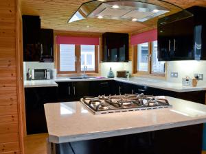 A kitchen or kitchenette at Puddleduck 