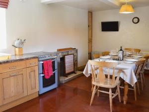 A restaurant or other place to eat at Hall Farm 