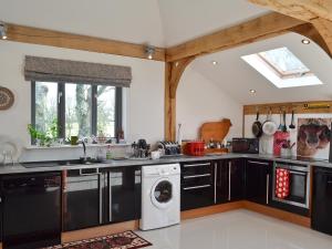 A kitchen or kitchenette at Mount Pleasant Barn 