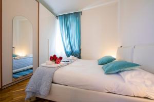 a bedroom with a large white bed with a mirror at La Vista in Como