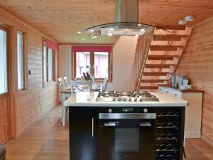 A kitchen or kitchenette at Puddleduck 