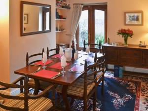 A restaurant or other place to eat at Newhaven 