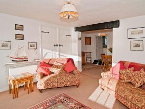 A seating area at Quay End 