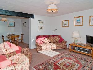 A seating area at Quay End 