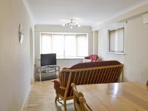 A seating area at Cliff Cottage 