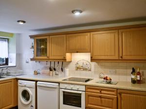 A kitchen or kitchenette at Highlands 
