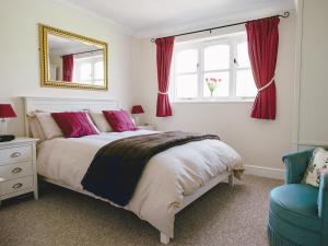 A bed or beds in a room at The Pottery 