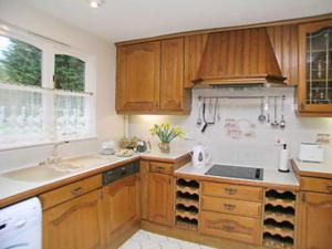 A kitchen or kitchenette at The Pottery 