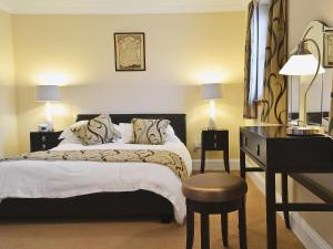 A bed or beds in a room at Trien Lodge 