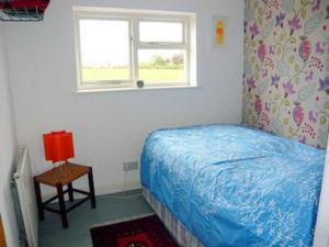 A bed or beds in a room at West Cottage 