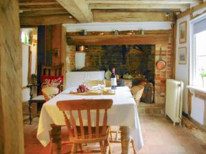 A restaurant or other place to eat at Bankhouse 