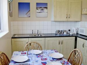 A kitchen or kitchenette at Applegarth 