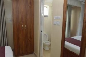 Koupelna v ubytování Decasa Hotel + 37 fotografií